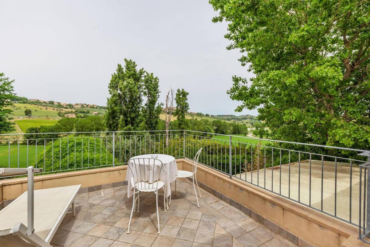 Grande Villa Storica Per Vacanze Con Giardino Privato E Piscina Ostra Exteriér fotografie
